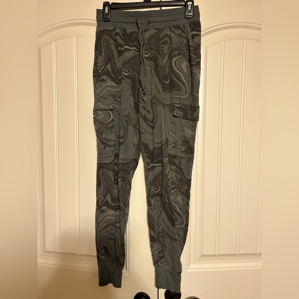 Camo medium sleep pants with pockets. Great for lounging around on a Saturday